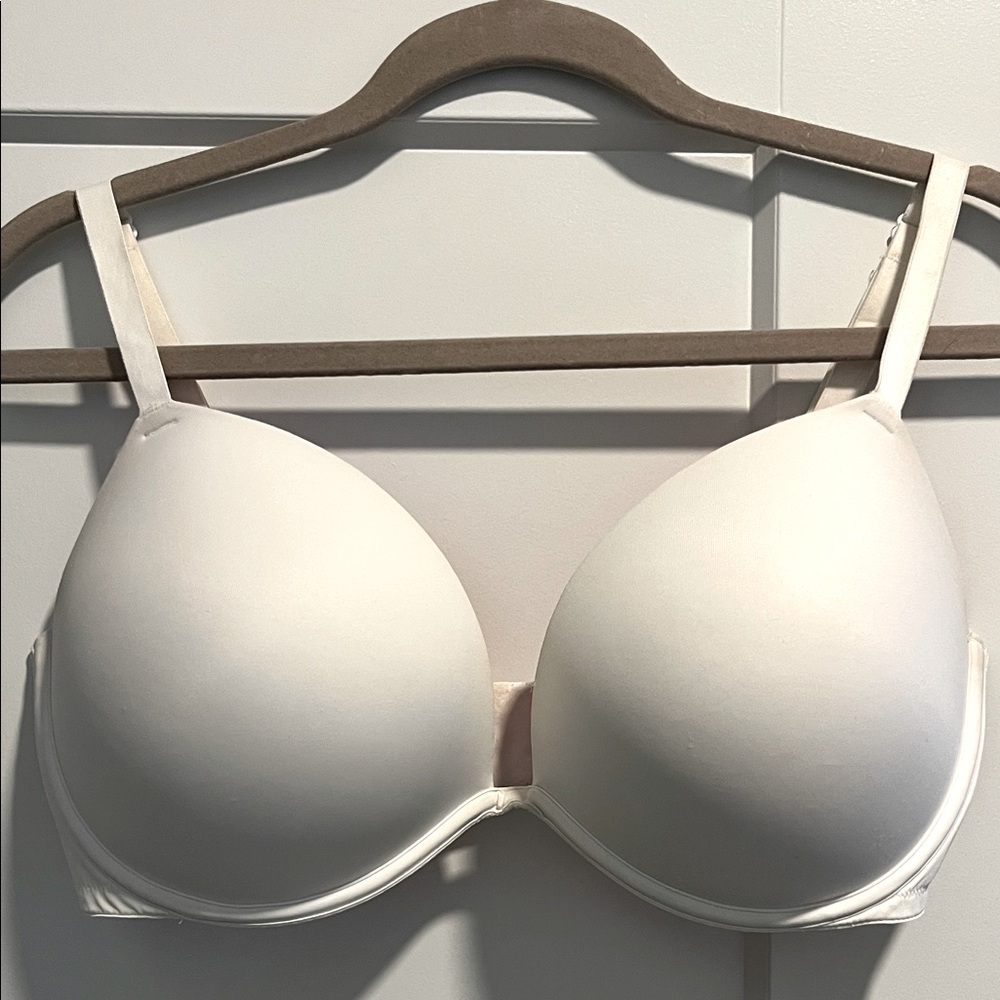 Pink Victoria’s Secret White wear everywhere super push-up Bra 36DD